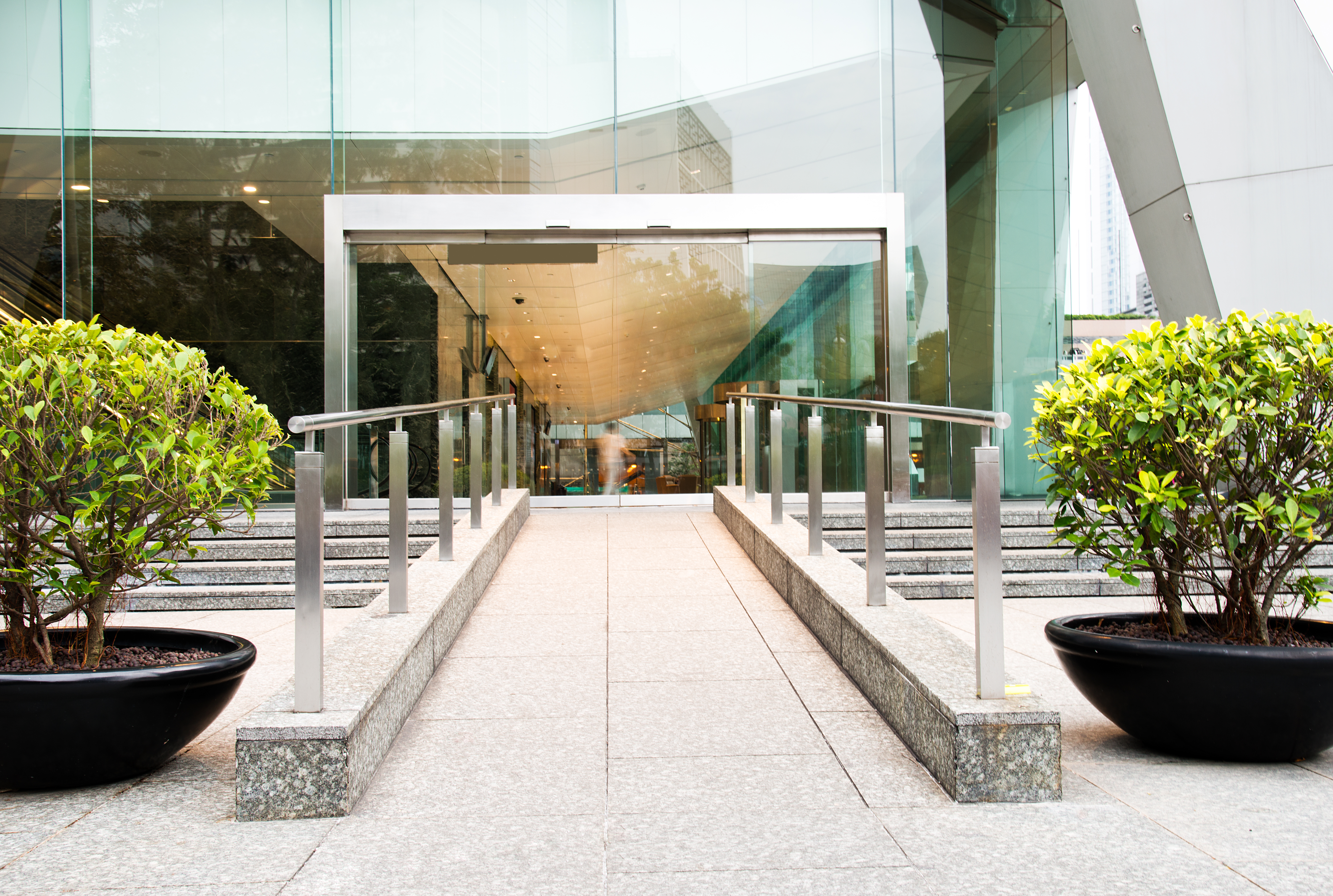 How to Choose the Best Commercial Outdoor Planters